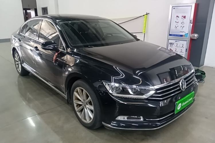 Used Volkswagen Magotan 2019 330TSI DSG Leading Edition China V Standard Front Right 45 Deg