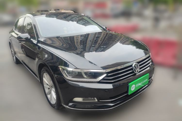 Used Volkswagen Magotan 2019 330TSI DSG Leading Edition China V Standard Front Right 45 Deg
