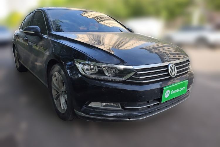 Used Volkswagen Magotan 2019 330TSI DSG Luxury Model China V Standard Front Right 45 Deg