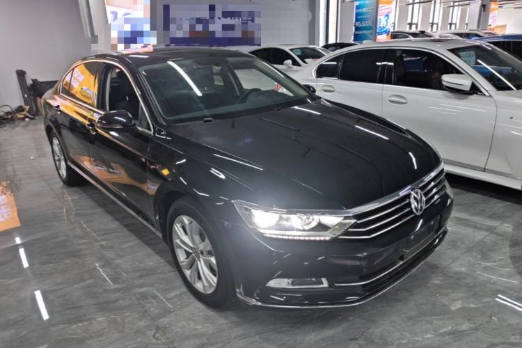 Used Volkswagen Magotan 2019 330TSI DSG Luxury Model China V Standard Front Right 45 Deg