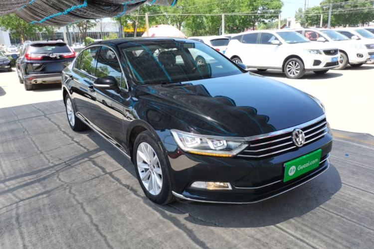Used Volkswagen Magotan 2019 330TSI DSG Leading Edition China V Standard Front Right 45 Deg