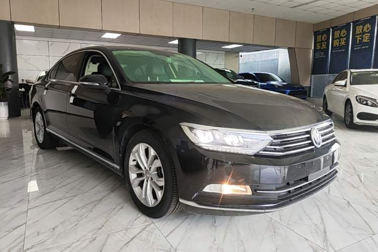 Used Volkswagen Magotan 2019 330TSI DSG Luxury Model China V Standard Front Right 45 Deg