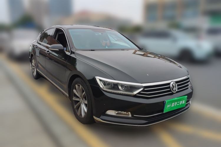 Used Volkswagen Magotan 2019 330TSI DSG Leading Model China VI Standard Front Right 45 Deg