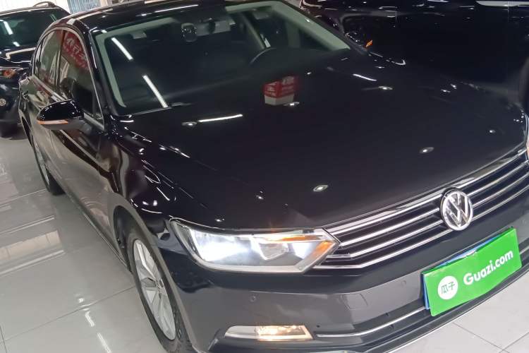 Used Volkswagen Magotan 2019 280TSI DSG Comfort Model China VI Standard Front Right 45 Deg