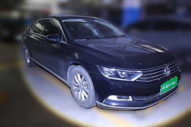 Used Volkswagen Magotan 2019 280TSI DSG Comfort Model China V Standard Front Right 45 Deg