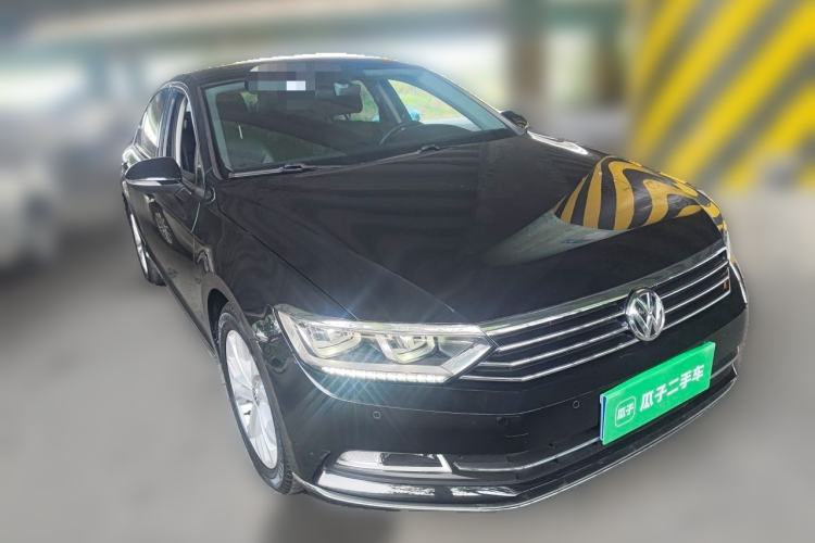 Used Volkswagen Magotan 2019 330TSI DSG Luxury Model China V Standard Front Right 45 Deg