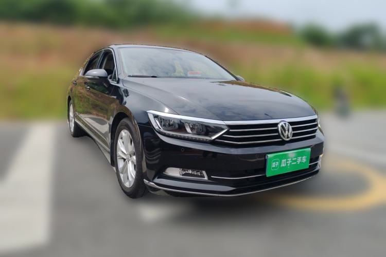 Used Volkswagen Magotan 2019 330TSI DSG Luxury Version China VI Standard Front Right 45 Deg