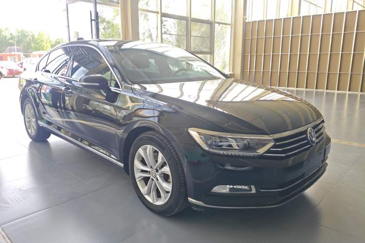 Used Volkswagen Magotan 2019 330TSI DSG Luxury Version China VI Standard Front Right 45 Deg