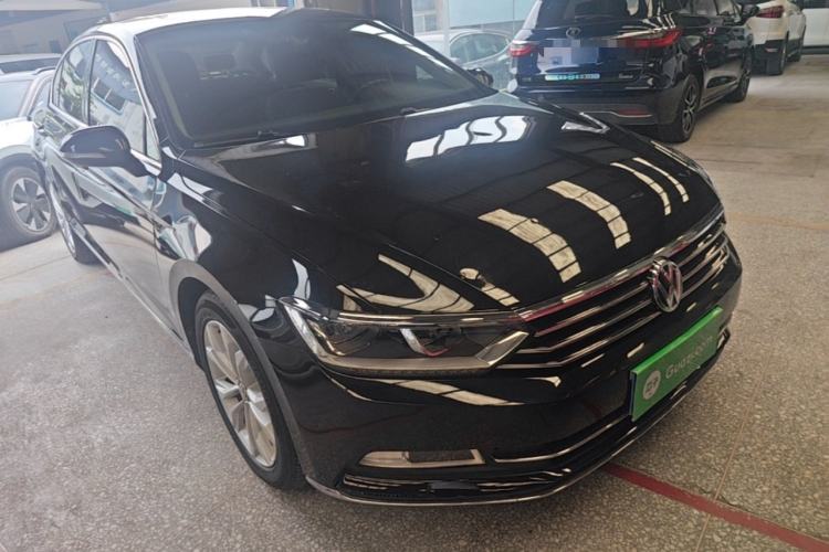 Used Volkswagen Magotan 2019 330TSI DSG Luxury Model China V Standard Front Right 45 Deg