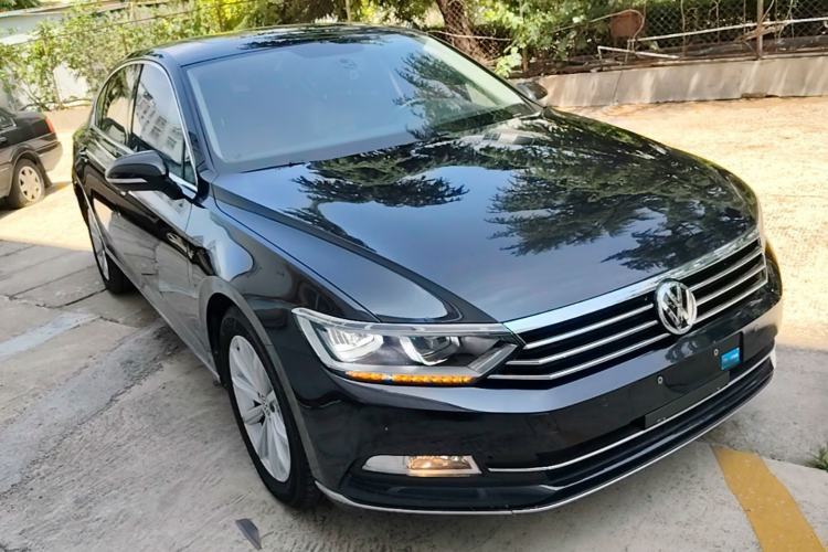Used Volkswagen Magotan 2019 330TSI DSG Leading Model China VI Standard Front Right 45 Deg