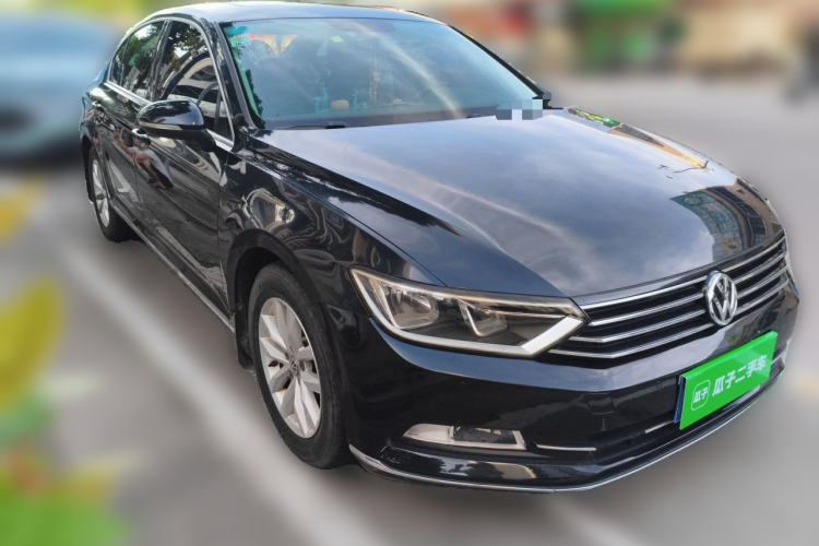 Used Volkswagen Magotan 2019 280TSI DSG Comfort Model China V Standard Front Right 45 Deg