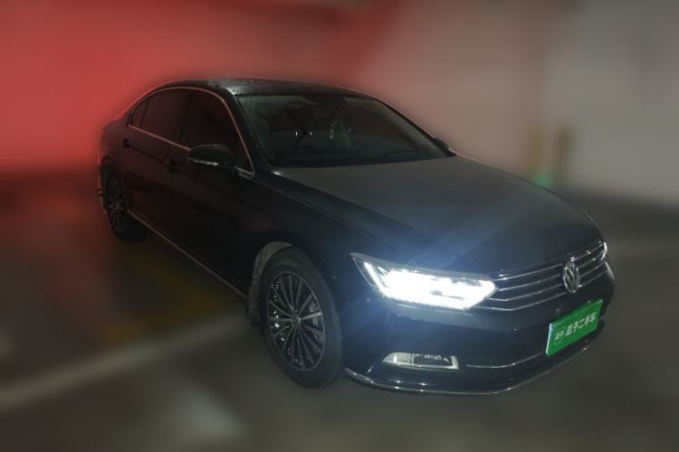 Used Volkswagen Magotan 2019 280TSI DSG Comfort Model China VI Standard Front Right 45 Deg