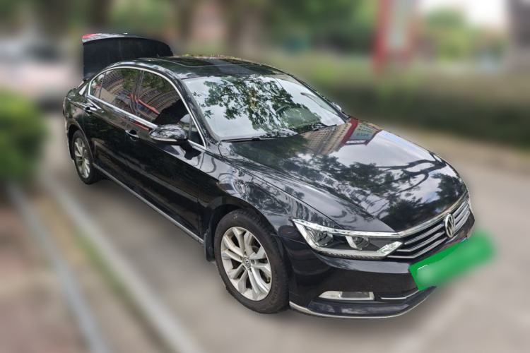 Used Volkswagen Magotan 2019 330TSI DSG Luxury Model China V Standard Front Right 45 Deg