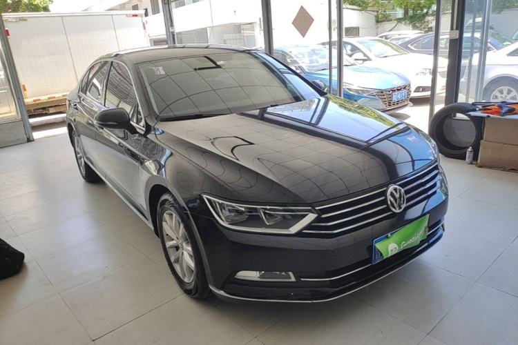 Used Volkswagen Magotan 2019 280TSI DSG Comfort Model China V Standard Front Right 45 Deg