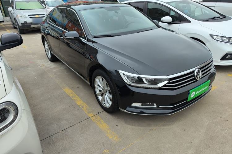 Used Volkswagen Magotan 2019 330TSI DSG Leading Model China VI Standard Front Right 45 Deg