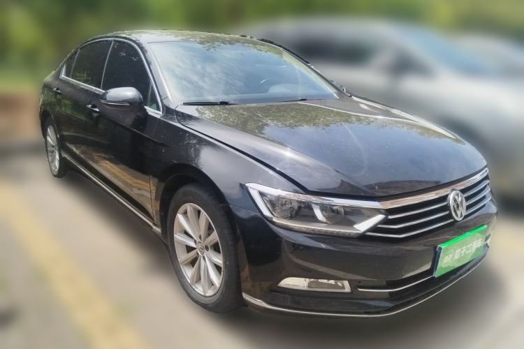 Used Volkswagen Magotan 2019 330TSI DSG Leading Model China VI Standard Front Right 45 Deg
