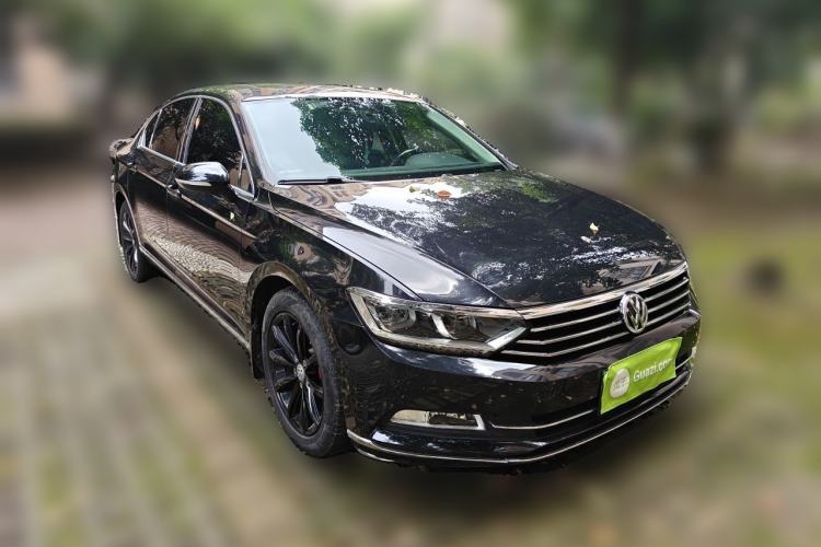 Used Volkswagen Magotan 2019 330TSI DSG Leading Model China VI Standard Front Right 45 Deg