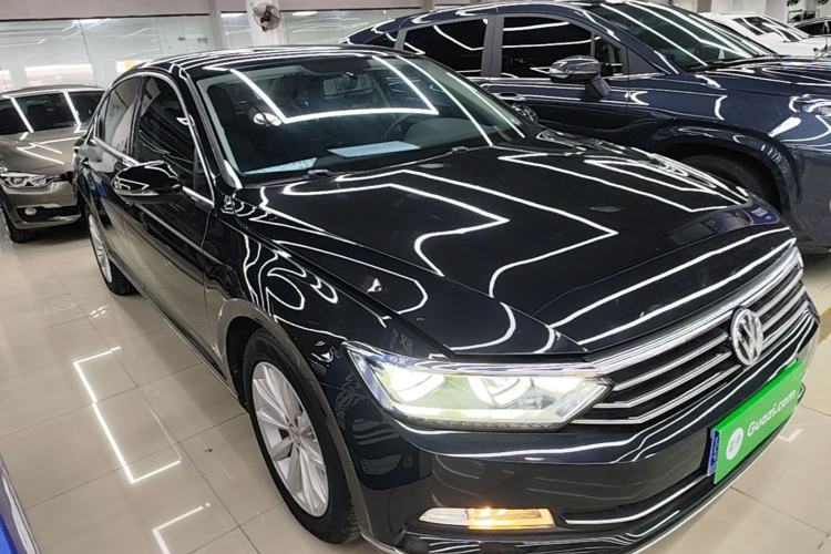 Used Volkswagen Magotan 2019 330TSI DSG Leading Model China VI Standard Front Right 45 Deg