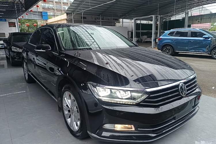 Used Volkswagen Magotan 2019 330TSI DSG Luxury Model China V Standard Front Right 45 Deg