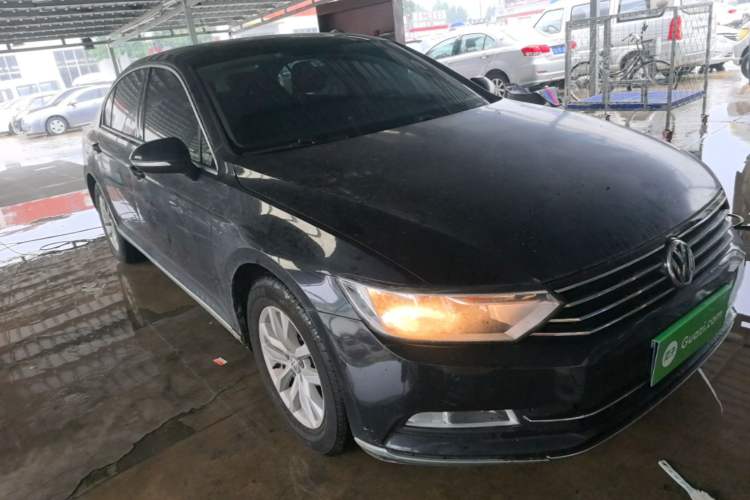 Used Volkswagen Magotan 2019 280TSI DSG Comfort Model China VI Standard Front Right 45 Deg