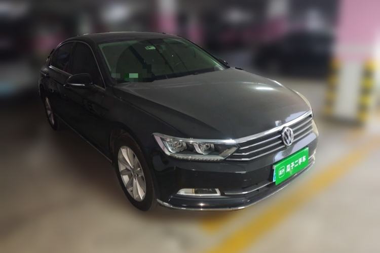 Used Volkswagen Magotan 2019 330TSI DSG Leading Model China VI Standard Front Right 45 Deg