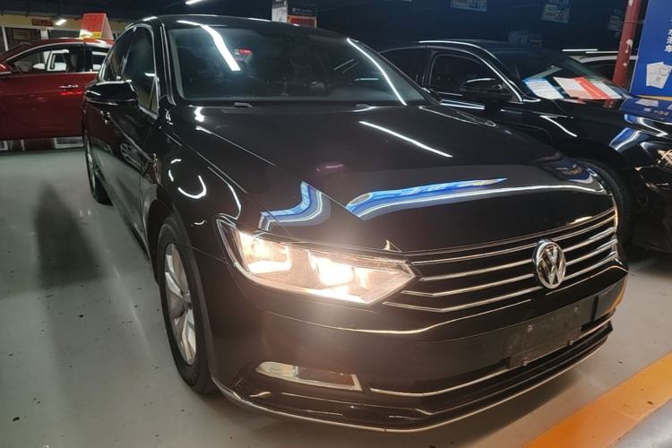 Used Volkswagen Magotan 2019 280TSI DSG Comfort Model China V Standard Front Right 45 Deg