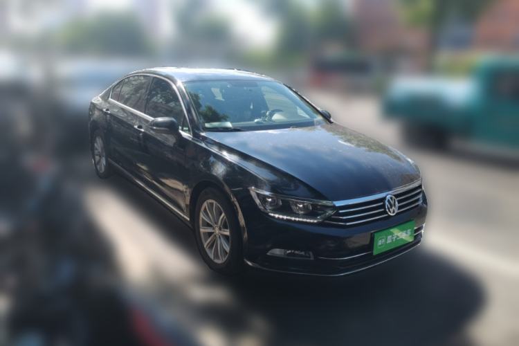 Used Volkswagen Magotan 2019 330TSI DSG Leading Model China VI Standard Front Right 45 Deg