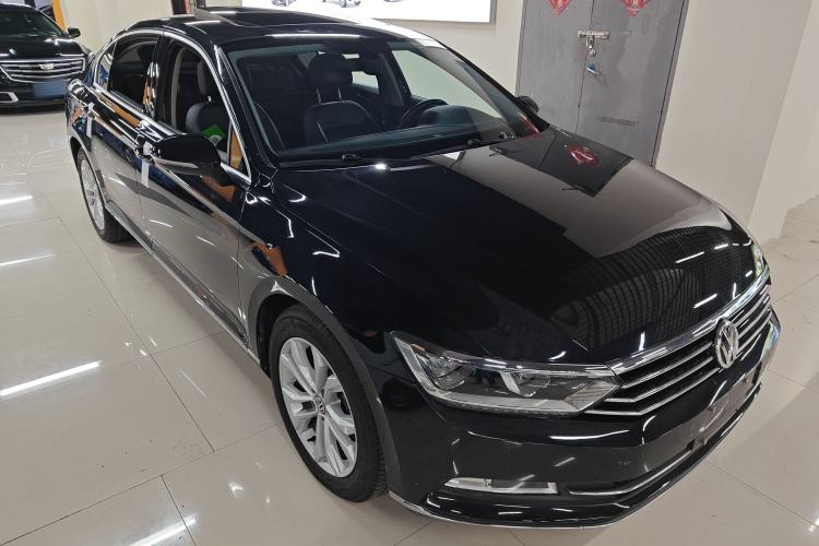 Used Volkswagen Magotan 2019 330TSI DSG Luxury Model China V Standard Front Right 45 Deg