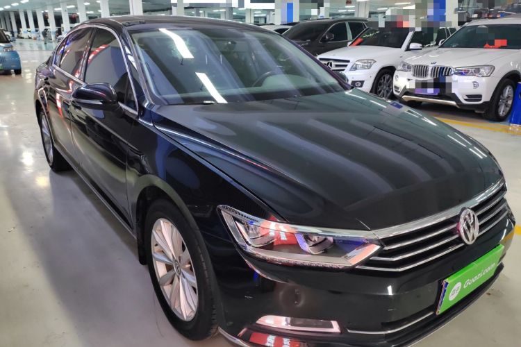 Used Volkswagen Magotan 2019 330TSI DSG Leading Model China VI Standard Front Right 45 Deg