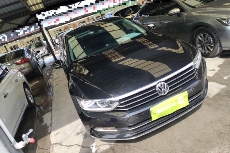 Used Volkswagen Magotan 2019 330TSI DSG Luxury Model China V Standard Front Right 45 Deg
