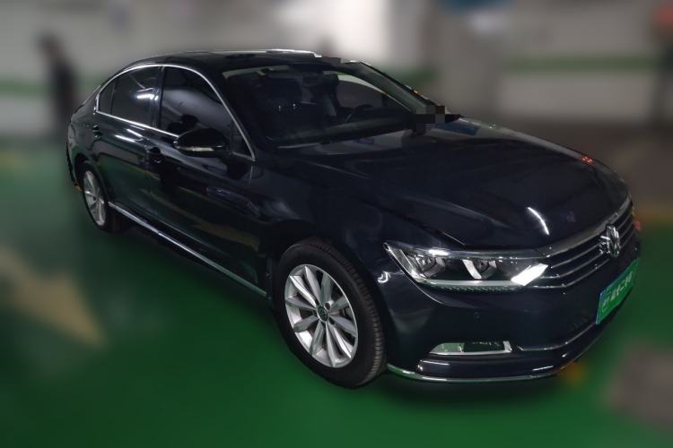 Used Volkswagen Magotan 2019 330TSI DSG Leading Edition China V Standard Front Right 45 Deg