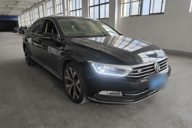 Used Volkswagen Magotan 2019 280TSI DSG Comfort Model China V Standard Front Right 45 Deg