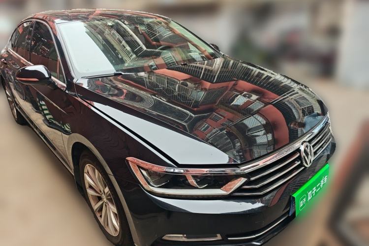 Used Volkswagen Magotan 2019 330TSI DSG Leading Model China VI Standard Front Right 45 Deg