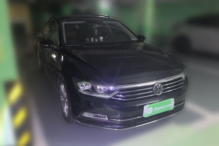 Used Volkswagen Magotan 2019 330TSI DSG Luxury Model China V Standard Front Right 45 Deg