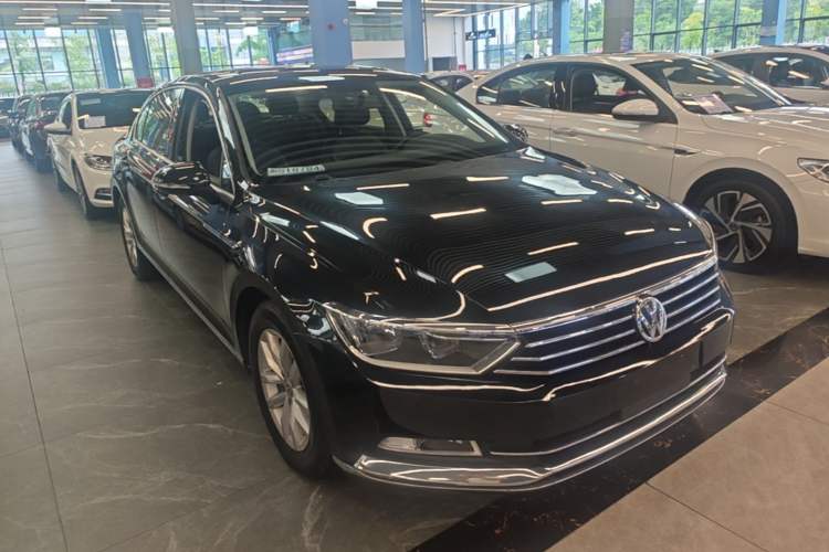 Used Volkswagen Magotan 2019 280TSI DSG Comfort Model China VI Standard Front Right 45 Deg