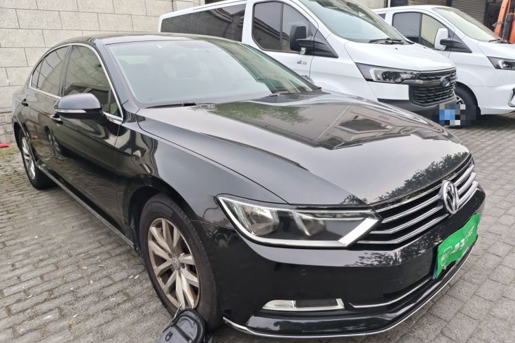 Used Volkswagen Magotan 2019 280TSI DSG Comfort Model China V Standard Front Right 45 Deg