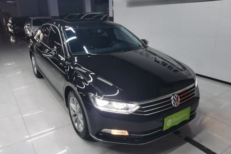 Used Volkswagen Magotan 2019 330TSI DSG Luxury Model China V Standard Front Right 45 Deg