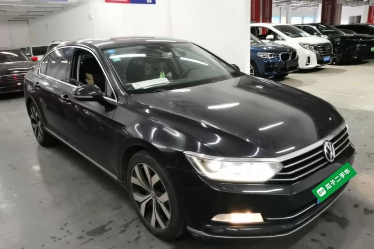 Used Volkswagen Magotan 2019 330TSI DSG Luxury Version China VI Standard Front Right 45 Deg