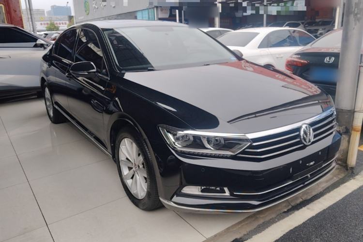 Used Volkswagen Magotan 2019 330TSI DSG Leading Model China VI Standard Front Right 45 Deg