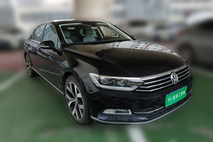 Used Volkswagen Magotan 2019 330TSI DSG Luxury Model China V Standard Front Right 45 Deg