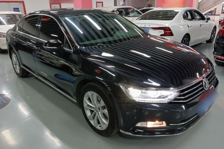 Used Volkswagen Magotan 2019 330TSI DSG Luxury Version China VI Standard Front Right 45 Deg