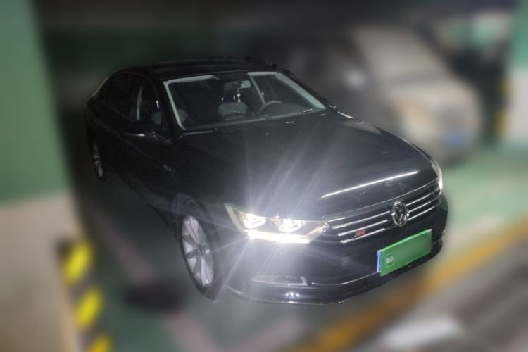 Used Volkswagen Magotan 2019 330TSI DSG Leading Model China VI Standard Front Right 45 Deg