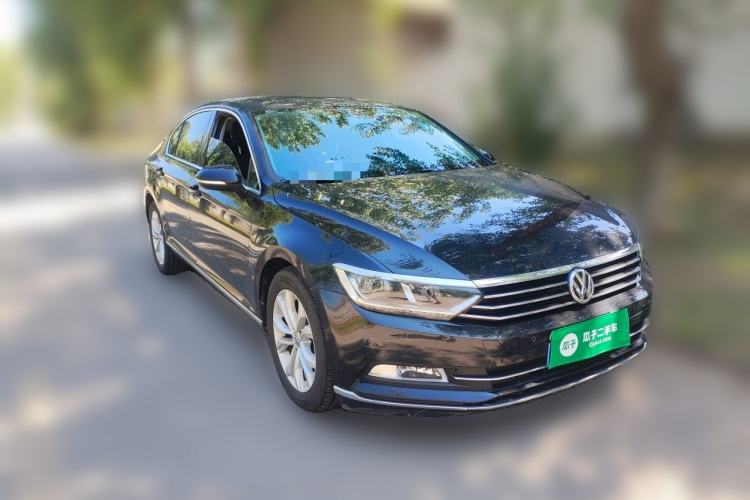 Used Volkswagen Magotan 2019 330TSI DSG Luxury Model China V Standard Front Right 45 Deg