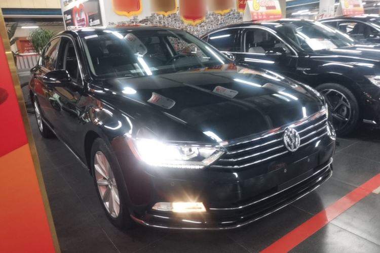 Used Volkswagen Magotan 2019 330TSI DSG Leading Edition China V Standard Front Right 45 Deg