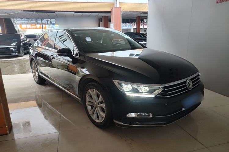 Used Volkswagen Magotan 2019 330TSI DSG Luxury Model China V Standard Front Right 45 Deg
