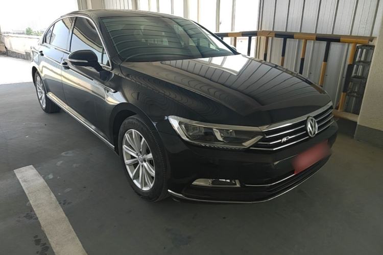 Used Volkswagen Magotan 2019 330TSI DSG Leading Model China VI Standard Front Right 45 Deg