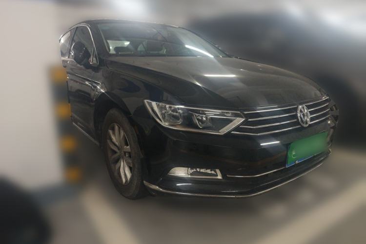 Used Volkswagen Magotan 2019 280TSI DSG Comfort Model China V Standard Front Right 45 Deg