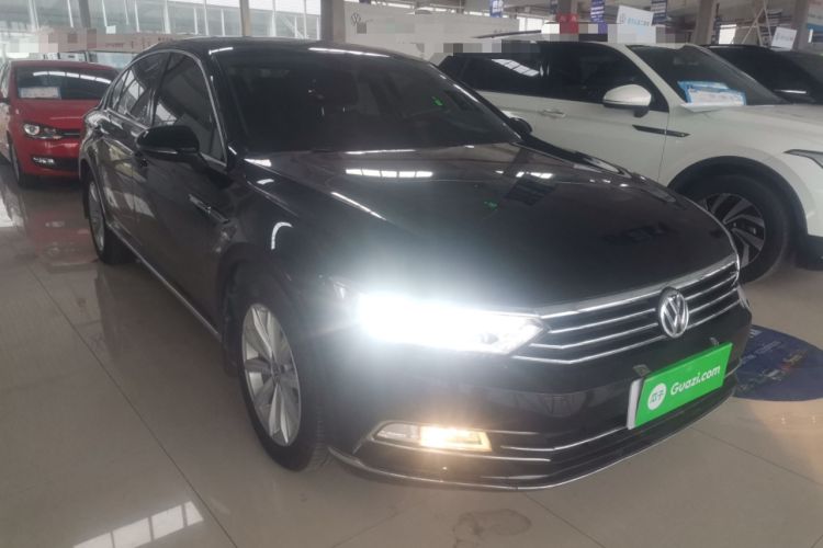 Used Volkswagen Magotan 2019 330TSI DSG Leading Model China VI Standard Front Right 45 Deg