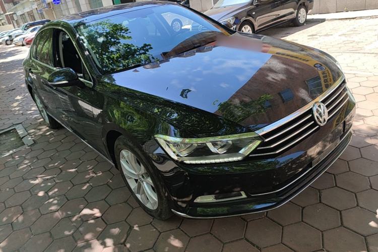 Used Volkswagen Magotan 2019 330TSI DSG Luxury Model China V Standard Front Right 45 Deg