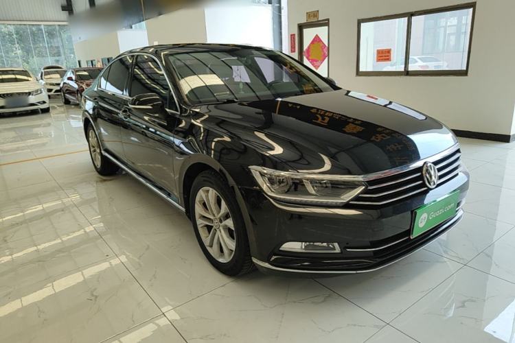 Used Volkswagen Magotan 2019 330TSI DSG Luxury Model China V Standard Front Right 45 Deg